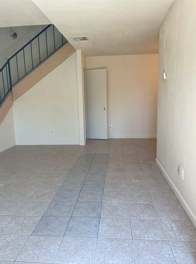 Foto del edificio - 325 Standiford Ave