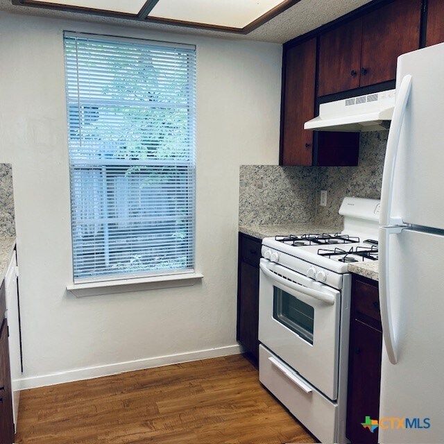 Foto del edificio - 422 Chisholm Valley Dr