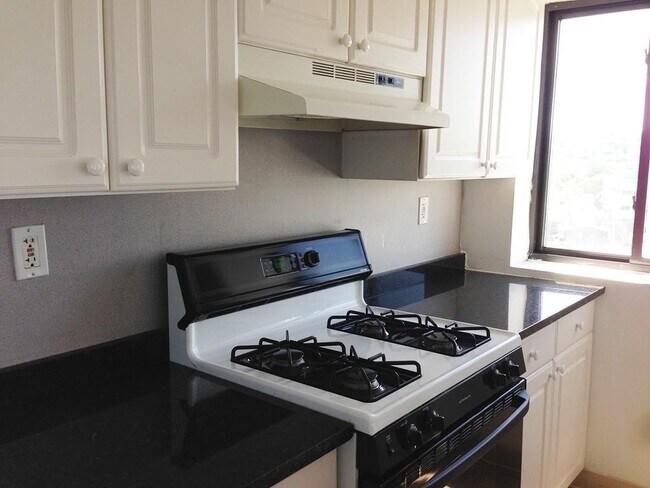 Building Photo - 15 N Beacon St