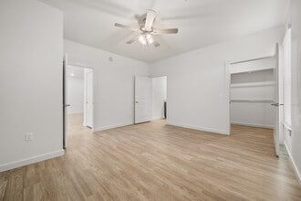 Building Photo - Willow Crossing Apartments