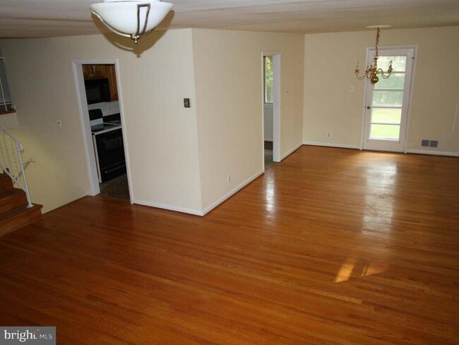 Building Photo - 1103 Roberta Ct