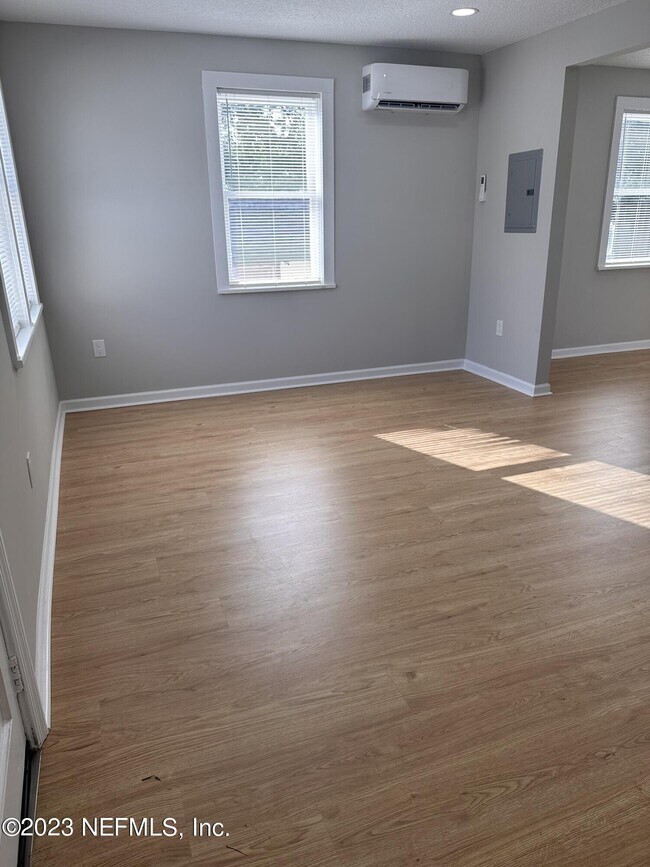 Foto del edificio - 1747 Landon Ave