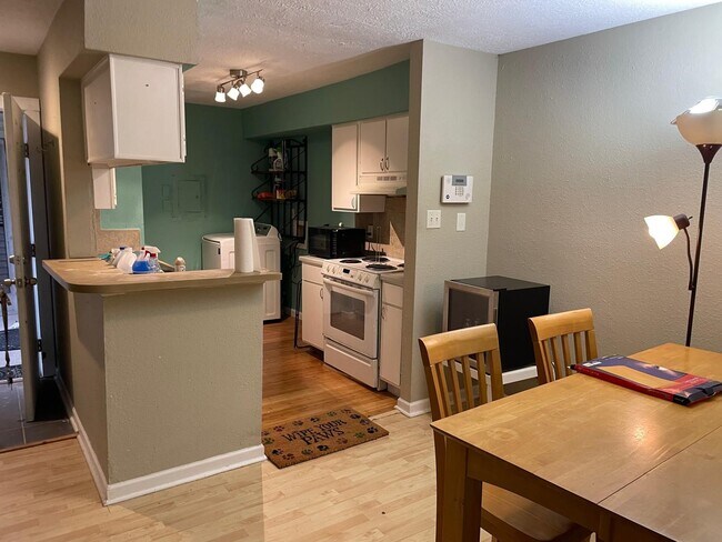 Foto del edificio - 7600 Emmett F Lowry Expy