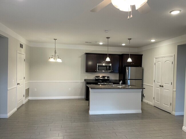 Building Photo - Shelby Township, 1st Floor Access!  2 Bedrooms, 2-Baths, att. Garage