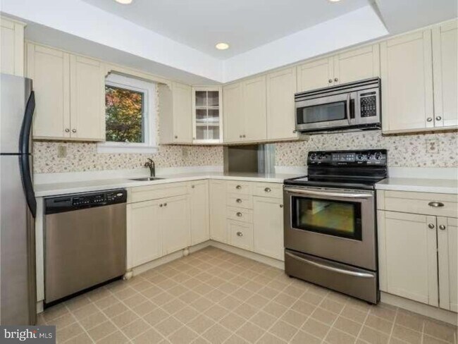 Building Photo - 125 Westbury Ct