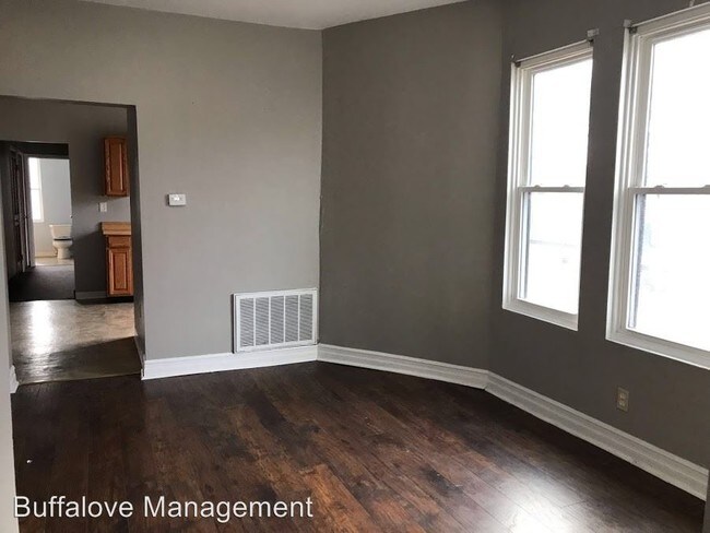 Foto del edificio - 2111 Seneca St