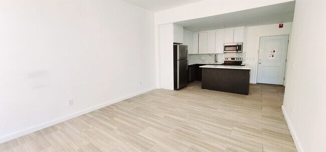 Foto del edificio - 30 Howe Ave