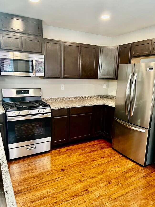 Building Photo - 522 N 33rd St