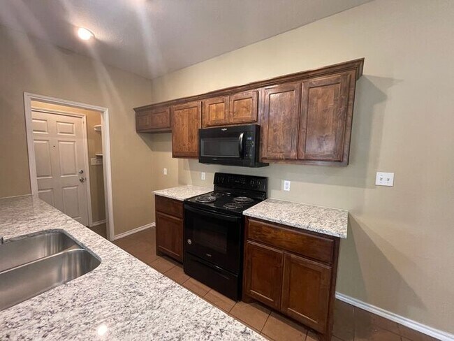 Building Photo - ((FREE May Rent)) AMAZING & Spacious 3/2 F...