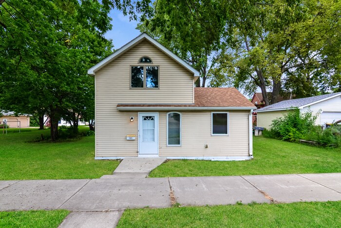 Foto principal - 123 4th Ave E