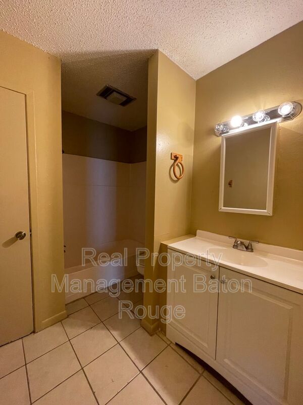 Foto del edificio - 10952 Cherry Hill Ave