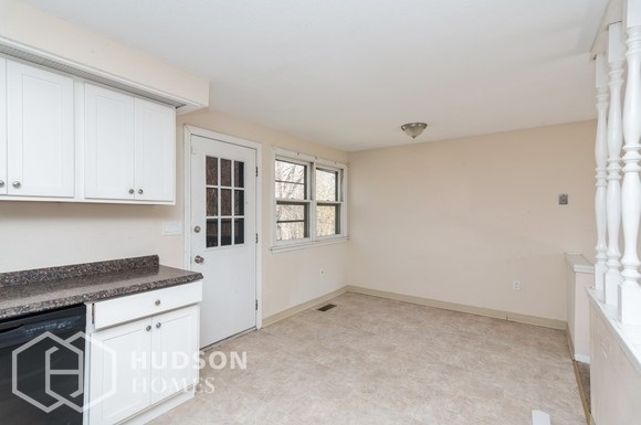 Building Photo - 75 Meetinghouse Rd