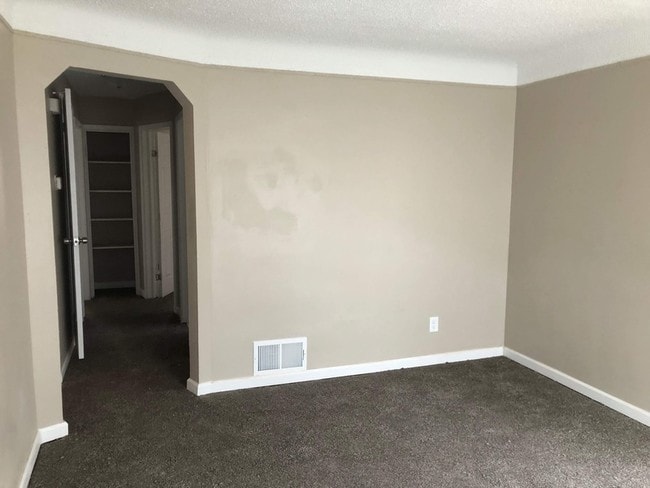 Building Photo - 9109 Greenview Ave