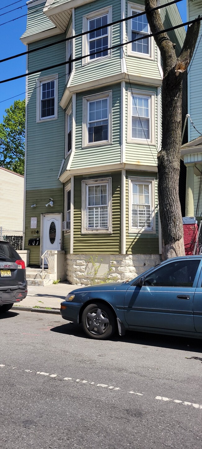 Building Photo - 654 S 19th St