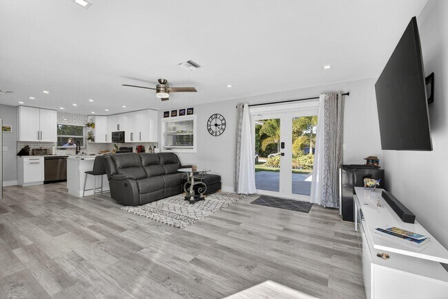 Building Photo - 2388 S Wallen Dr