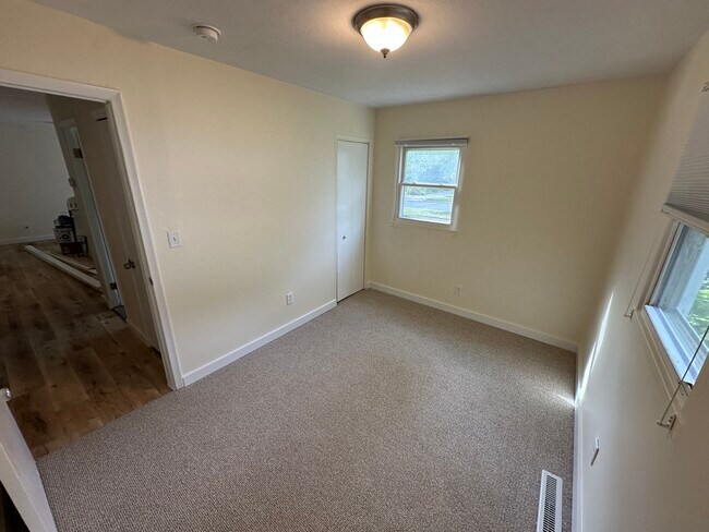 Foto del edificio - 321 W Ainsworth St