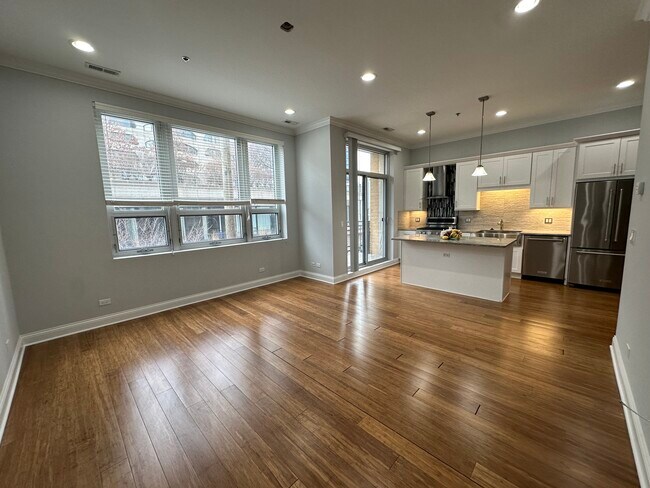 Building Photo - 527 S Wells St