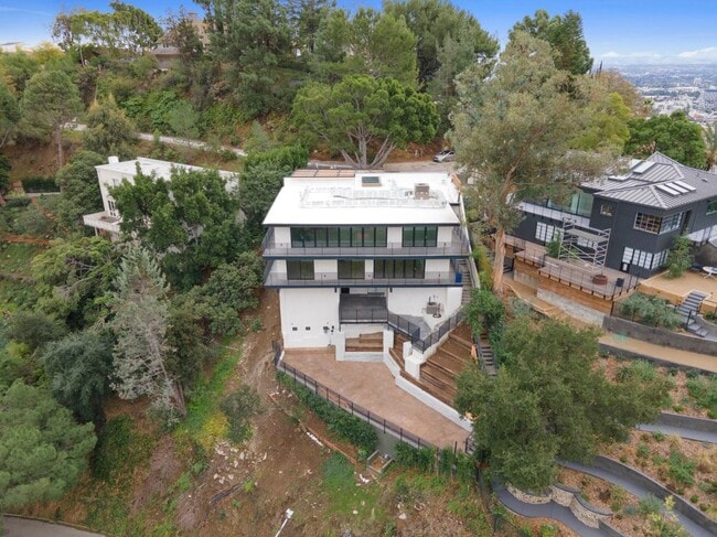 Foto del edificio - 5710 Hill Oak Dr