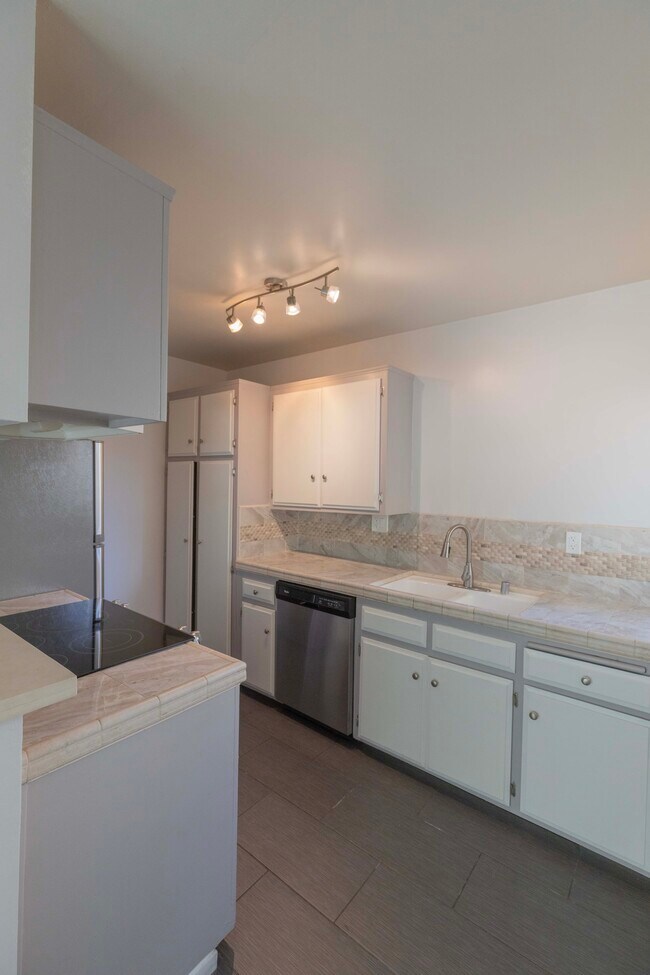 Kitchen - 2951 W 235th St