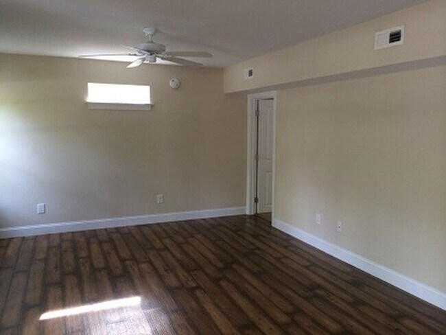 Foto del edificio - 1207 A Greenwood Ave