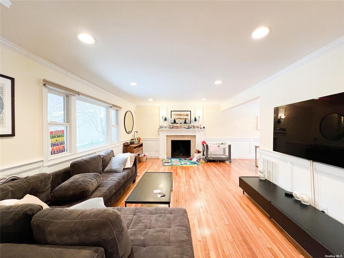 Primary Photo - 6 Cove Ln