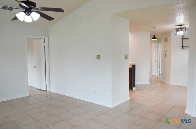 Foto del edificio - 2505 Hemlock Dr