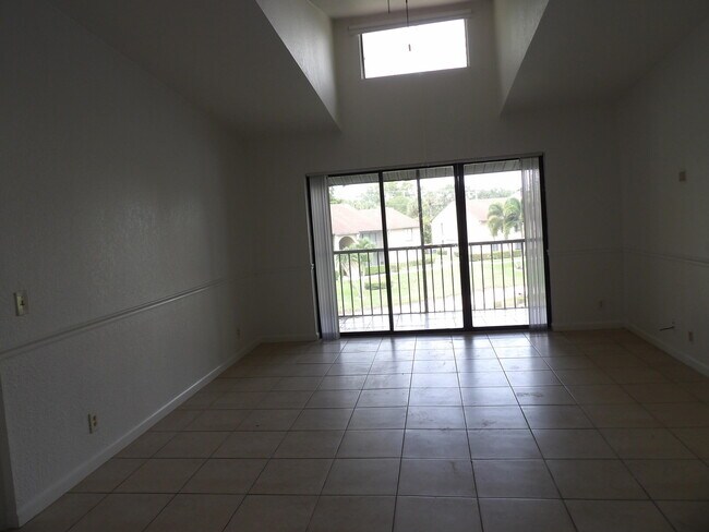 Building Photo - 728 Sunny Pine Way