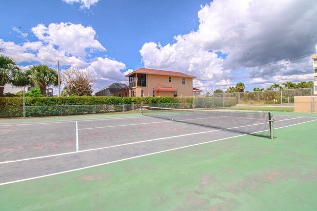 Building Photo - ** MARCO ISLAND SEASONAL 2/2 CORNER UNIT A...