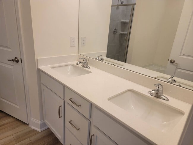 Building Photo - 2100 Solana Wds Dr