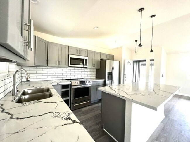 Foto del edificio - Lovely 3 Bedroom 2 Bath in HPP