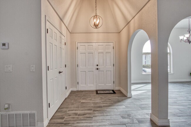 Building Photo - 633 Bluff Canyon Cir