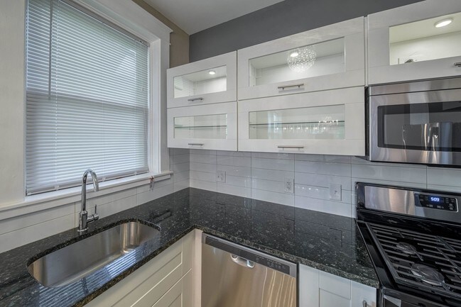 Foto del edificio - 1061 McCausland Ave