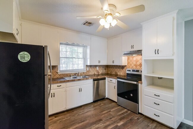 Foto del edificio - 3325 Wiley Rd