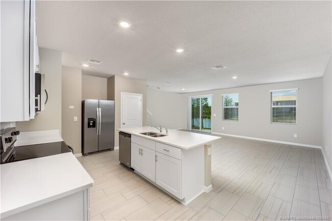 Building Photo - 407 Salisbury Cir