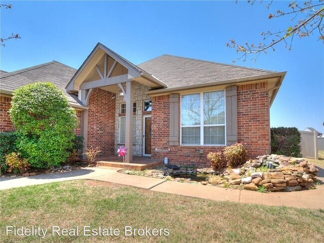 Building Photo - 16609 Village Garden Dr