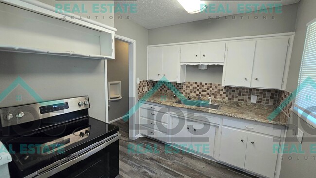 Building Photo - 3 Bed 1 Bath Mid-Del Schools