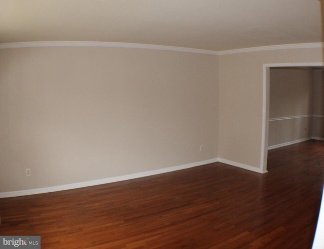 Building Photo - 5584 Queen Victoria Ct