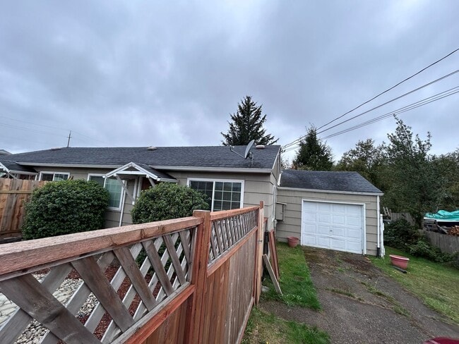 Building Photo - 2156