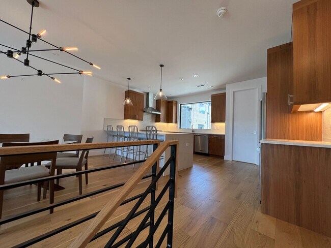 Building Photo - Sunny and Spacious Boulder Townhome - Luxu...
