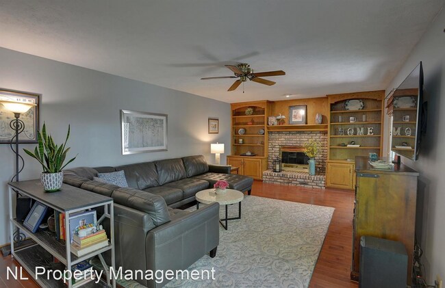 Building Photo - 3 br, 4 bath House - 15045 Patterson Cir