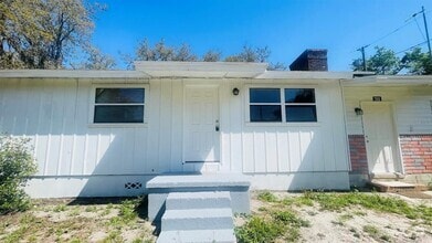 Building Photo - 703 Gotts Rd