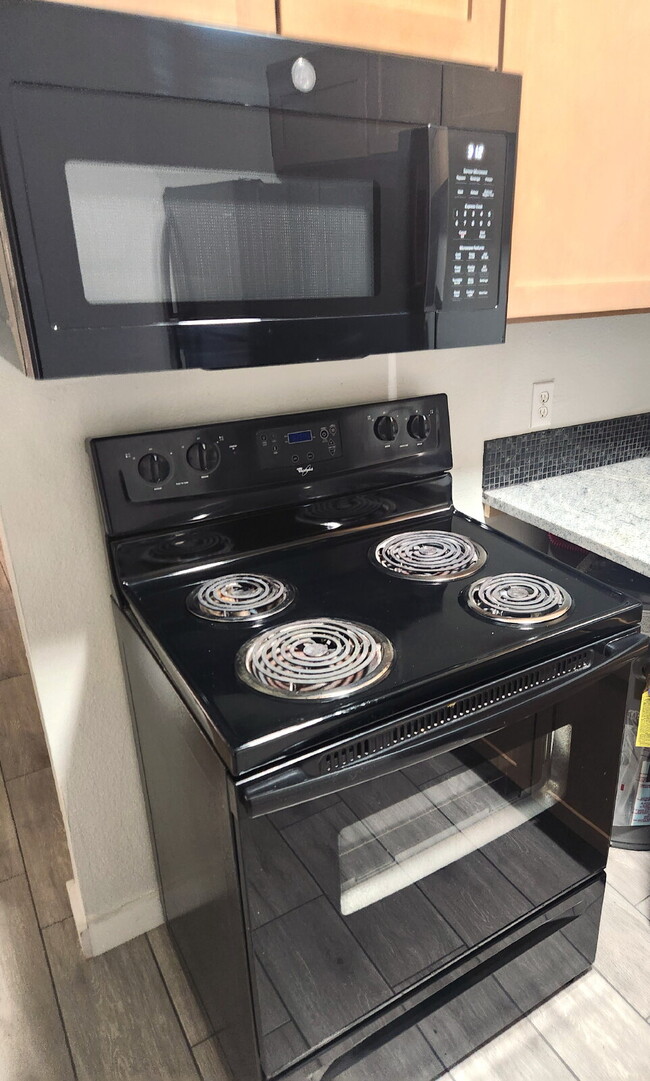 Building Photo - GCU Students Welcome! Updated 2-Bedroom Unit For Lease