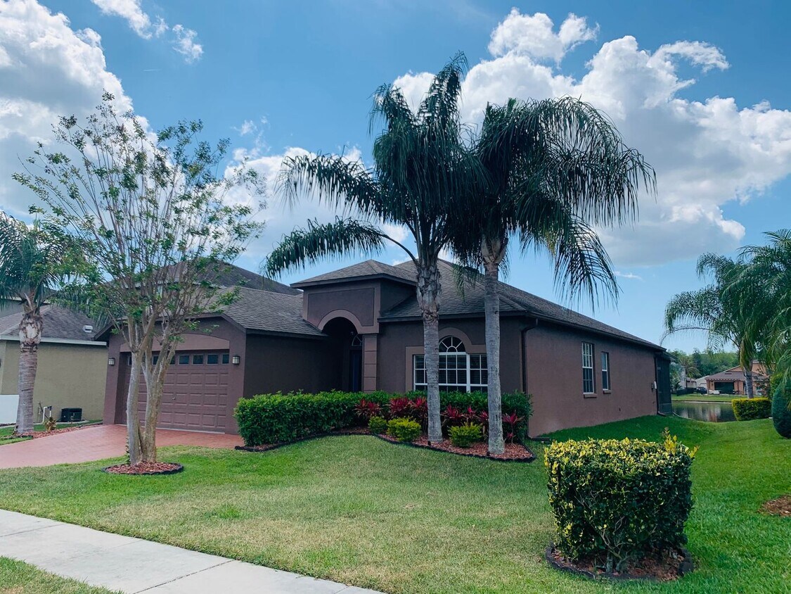 Waterfront View! 4 bed 2 bath 2 car garage - Waterfront View! 4 bed 2 bath 2 car garage