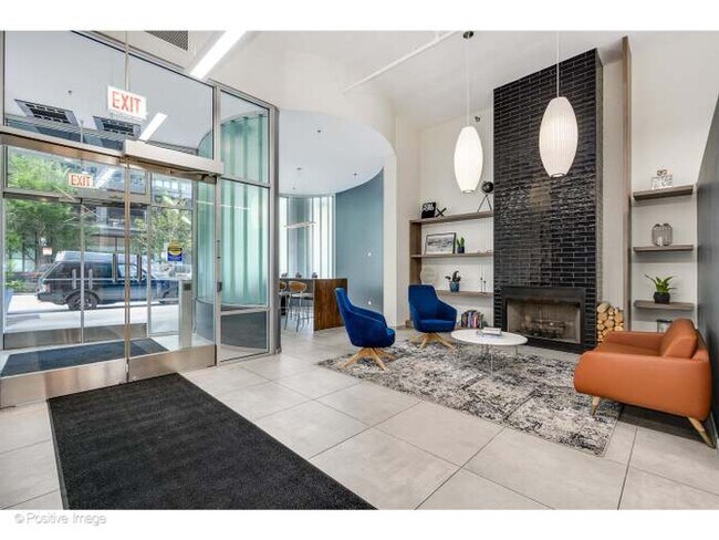 Building Photo - 909 W Washington Blvd