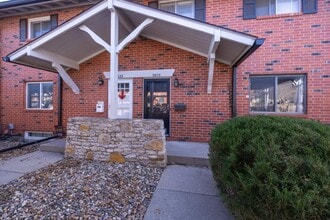 Building Photo - 9619 Outlook Dr