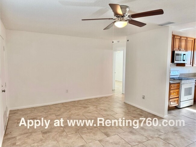 Building Photo - Charming 2 Bed 1 Bath Home with Spacious Y...