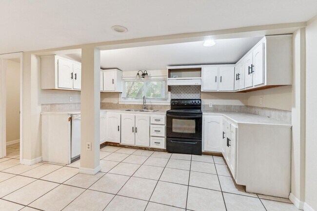 Foto del edificio - 38341 Palm Grove Dr