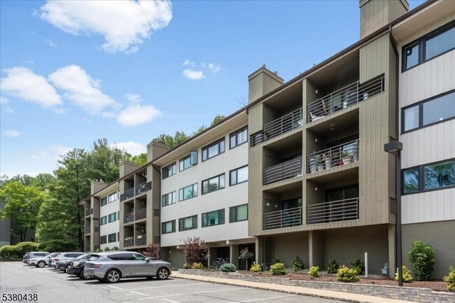 Building Photo - 41 Mt Kemble Ave