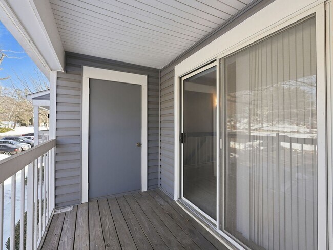 Foto del edificio - Perfectly situated in the highly sought-after Ponds of Centreville community!