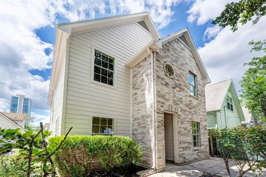 Foto principal - 2802 Austin St